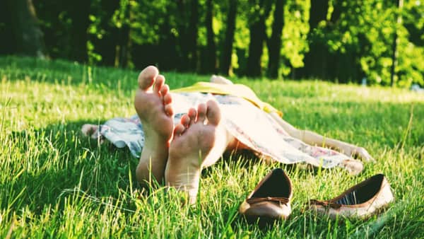 The Healing Power of Earthing: 5 Benefits You Need to Know