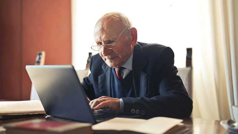 Healthy Aging in the Workplace: 3 Ways to Consider
