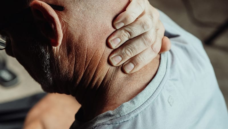 Causes For Your Neck Pain and Treatment